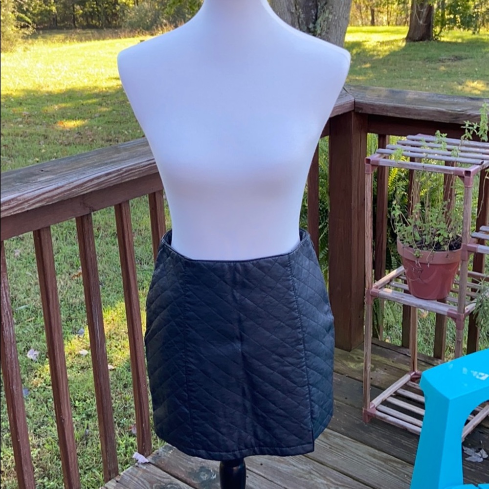Forever 21 faux leather quilted mini skirt sz M